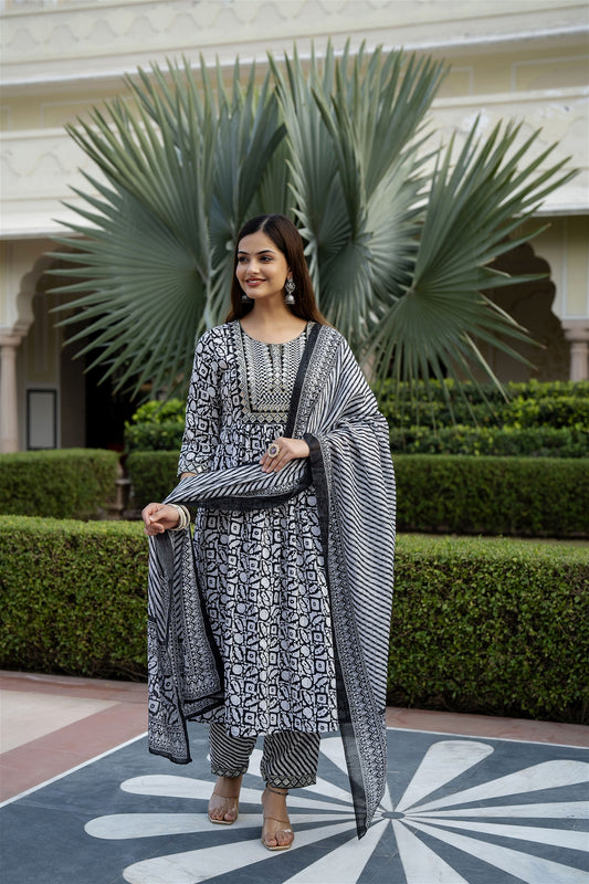 Women Embroidered Kurta and Pant Set with Dupatta in Black and White color